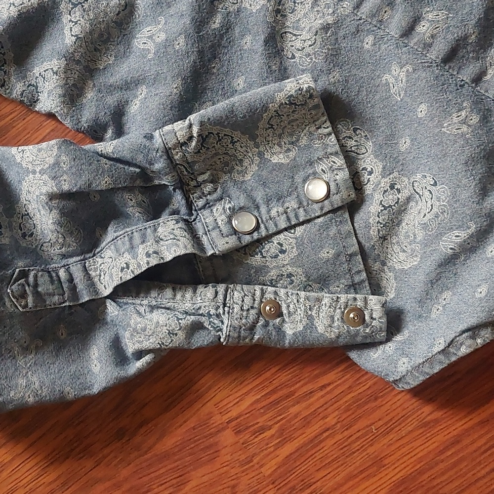 Levi's button down - Picture 4 of 7